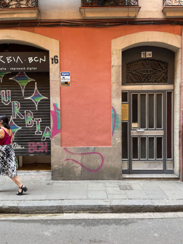 plush74 locations fotofilm produktion deutschland fotostudio berlin00000plush74 locations fotofilm produktion fotostraßen raval barcelona spanien00019