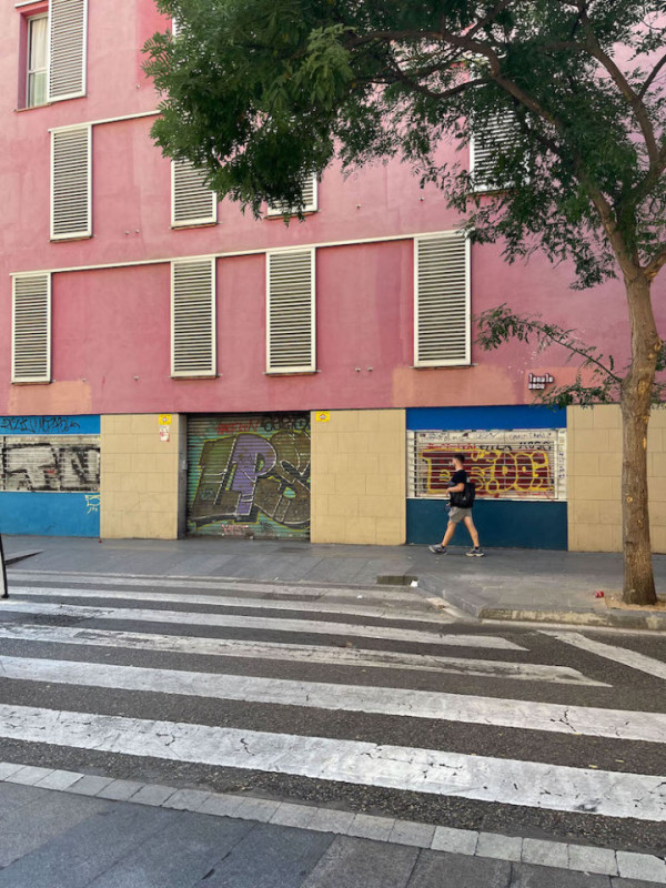 plush74 locations fotofilm produktion deutschland fotostudio berlin00000plush74 locations fotofilm produktion fotostraßen raval barcelona spanien00021