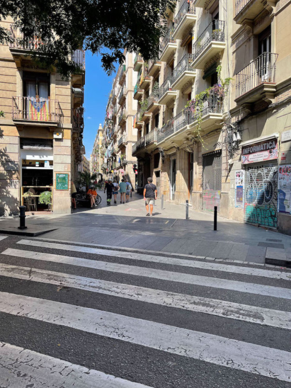 plush74 locations fotofilm produktion deutschland fotostudio berlin00000plush74 locations fotofilm produktion fotostraßen raval barcelona spanien00022