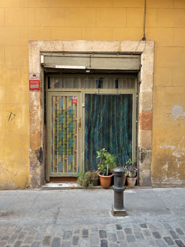 plush74 locations fotofilm produktion deutschland fotostudio berlin00000plush74 locations fotofilm produktion fotostraßen raval barcelona spanien00044