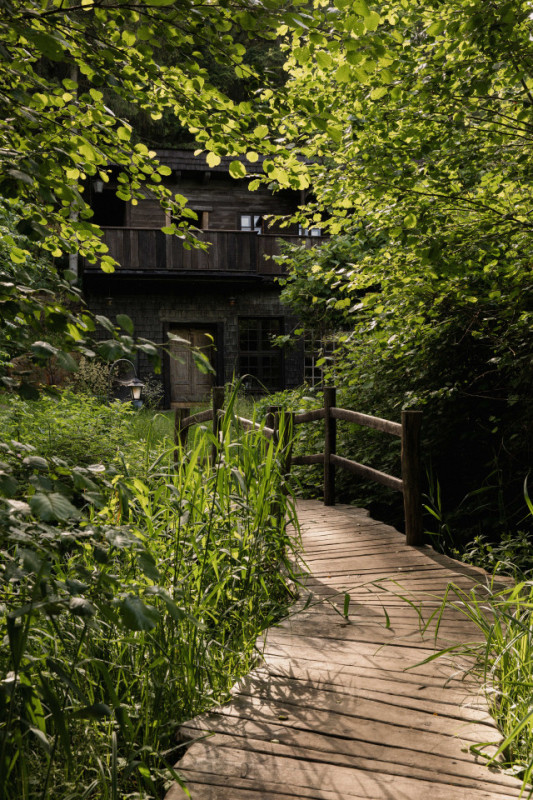 plush74 magical lakeside house 67