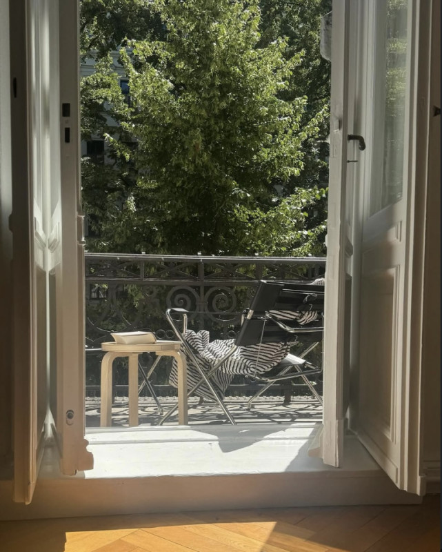 plush74 minimal altbau apartment berlin 3