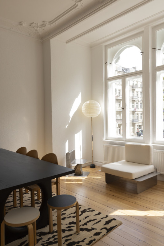 plush74 minimal altbau apartment berlin 38 (1)