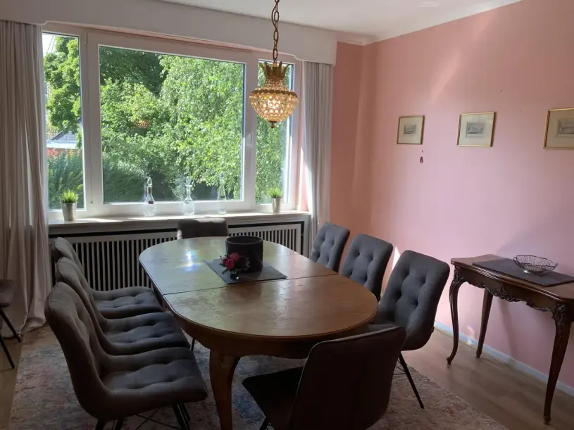plush74 modern living room with pink walls 8