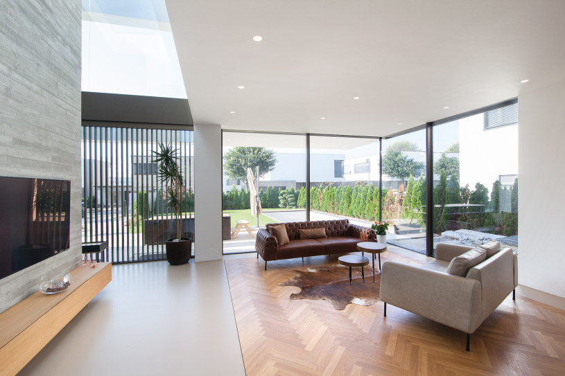 plush74 modern villa with outdoor pool 1
