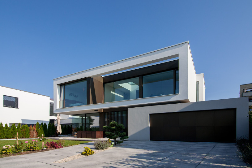 plush74 modern villa with outdoor pool 2