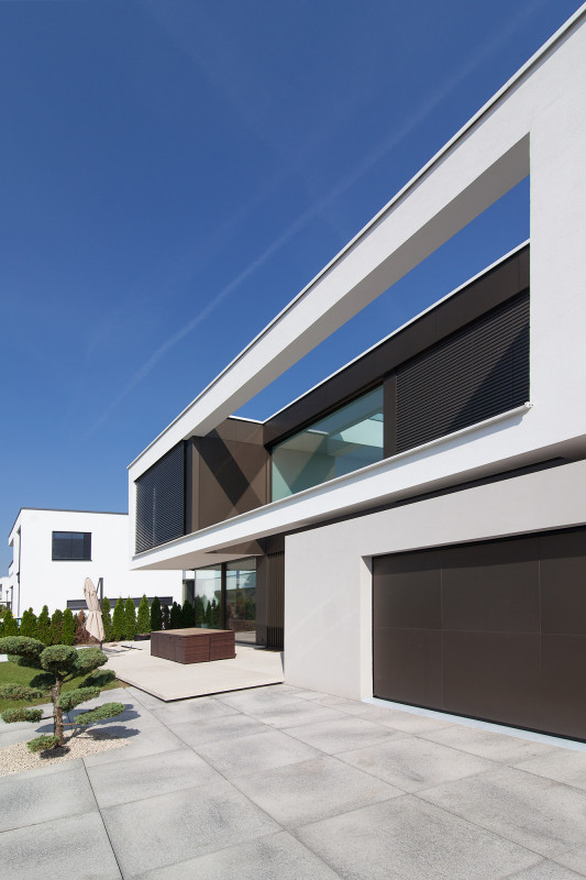 plush74 modern villa with outdoor pool 4