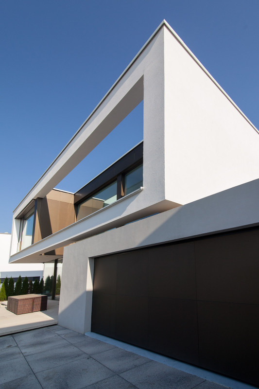 plush74 modern villa with outdoor pool 8