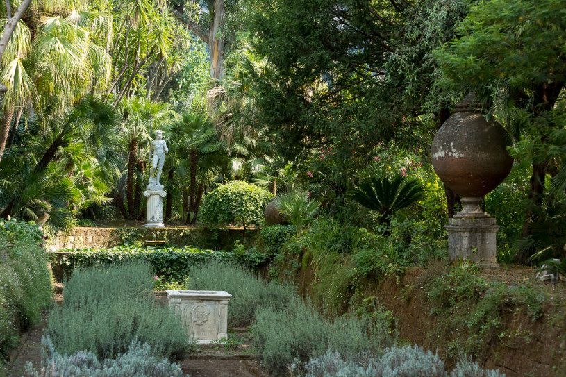 plush74 napoli villa garten 17