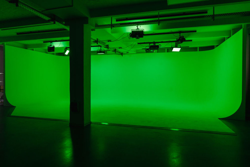 peluche74 isola neon studio 5