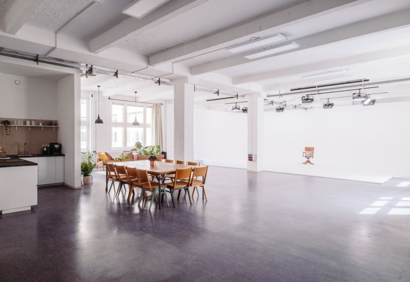 peluche74 isola neon studio 6