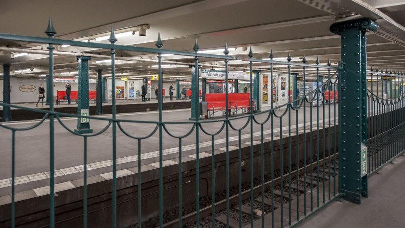 plush74 photo film event location germany berlin subway bhf wittenbergplatz3
