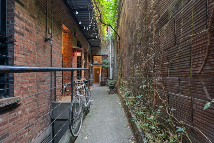 plush74 foto film event location vancouver urban loft kanada vintage studio home 2