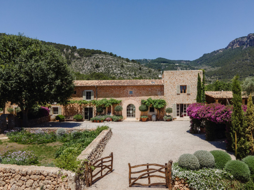plush74 rental photo film production villa farmhouse mallorca00003