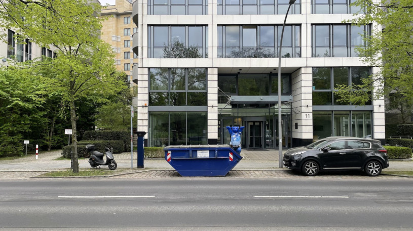 plush74 rental productions locaiton photo film germany berlin park street bench 311