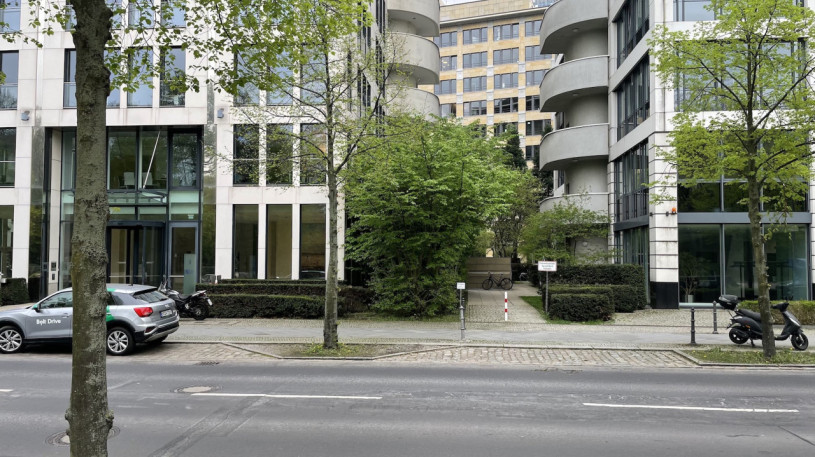 plush74 rental productions locaiton photo film germany berlin park street bench 312