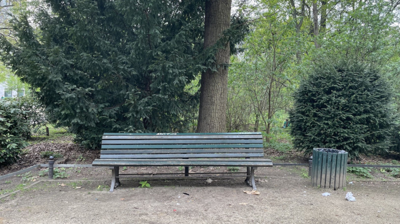 plush74 rental productions locaiton photo film germany berlin park street bench 327