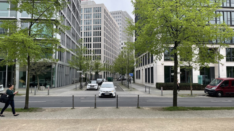 plush74 rental productions locaiton photo film germany berlin park street bench 329