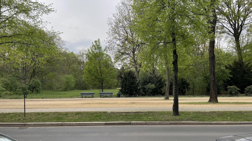 plush74 rental productions locaiton photo film germany berlin park street bench 365