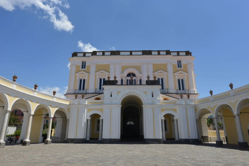 plush74 street scene in naples 6(1)