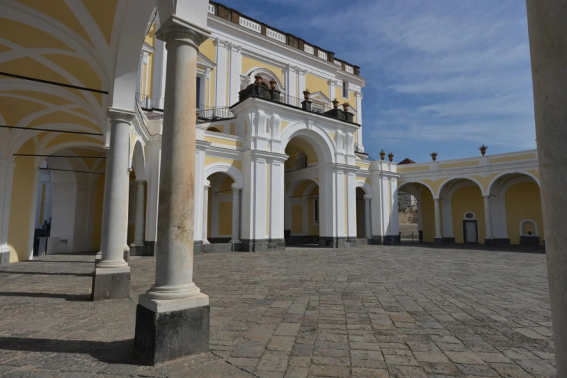 plush74 street scene in naples 7