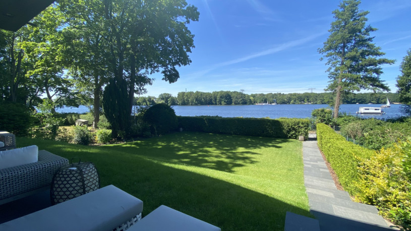 plush74 the sunlit lake house 35