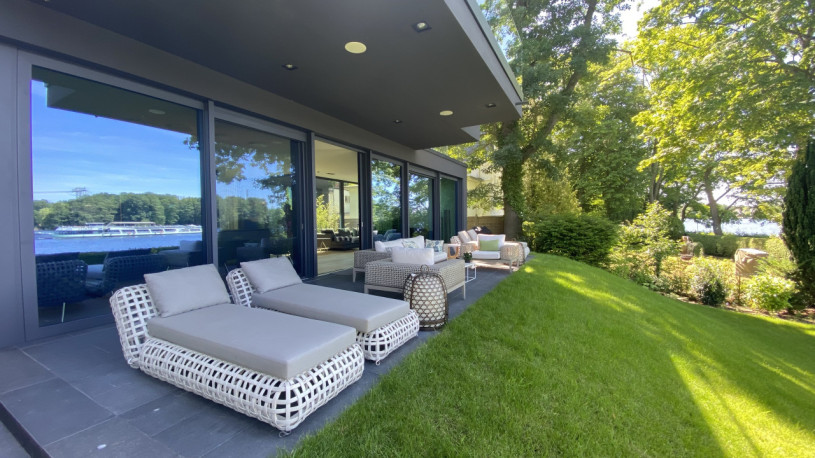 plush74 the sunlit lake house 40