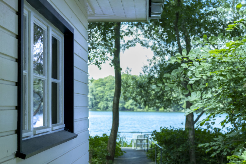 peluche74 minuscola casa sull'acqua 12