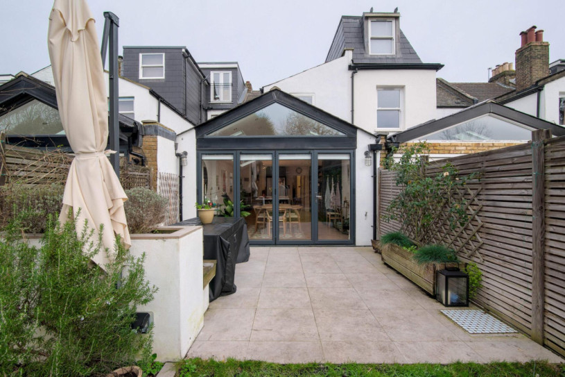 plush74 verzahntes Stadthaus 24