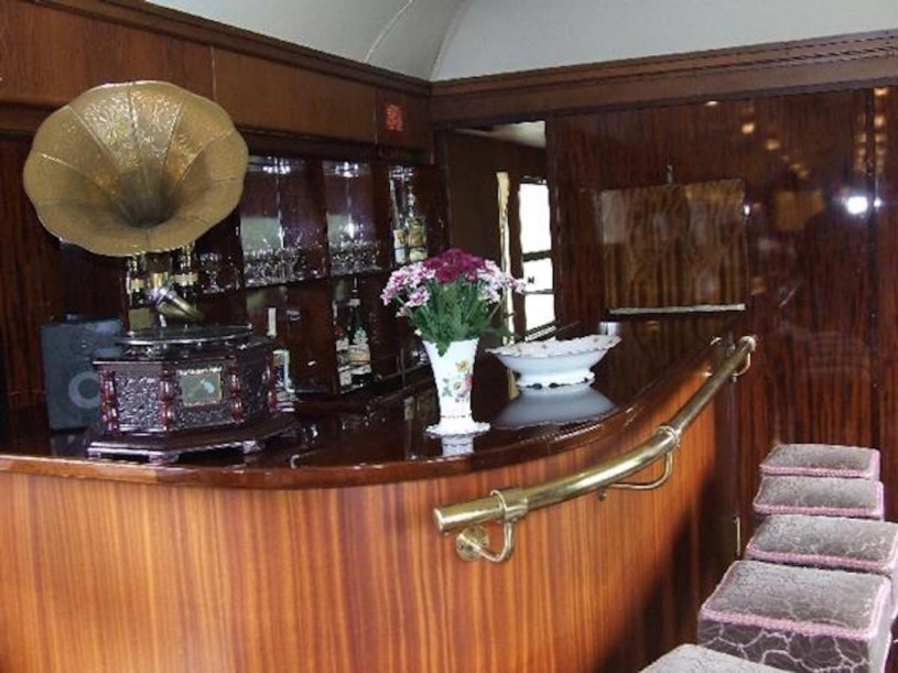 plush74 vintage luxury lounge train wagon 3