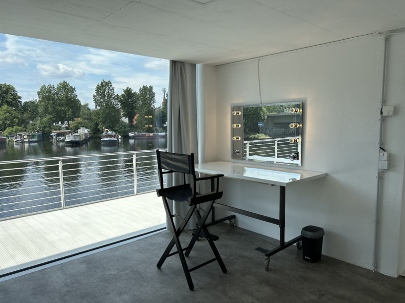 pluche74 water front studios 6(1)