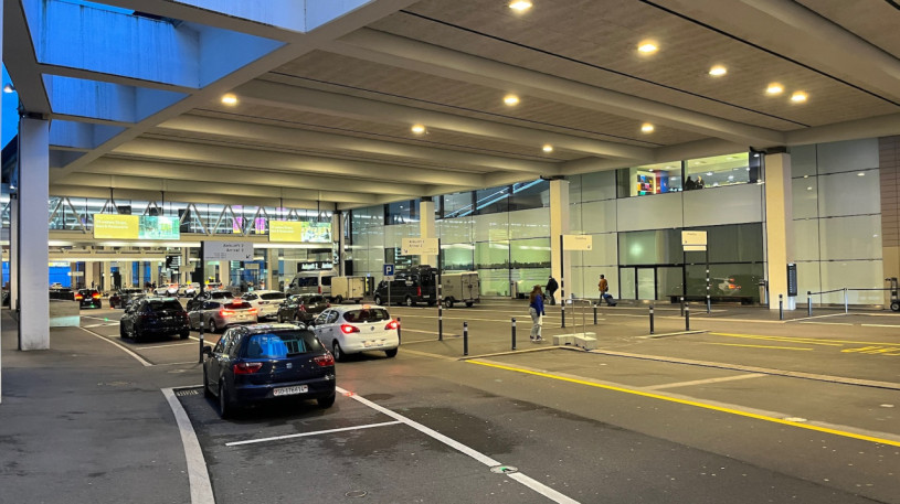 plush74 zurich airport arrivals 2 10
