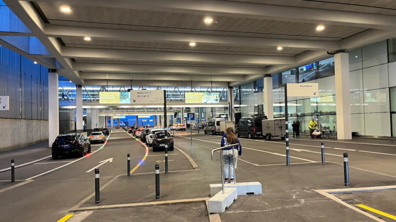 plush74 zurich airport arrivals 2 11