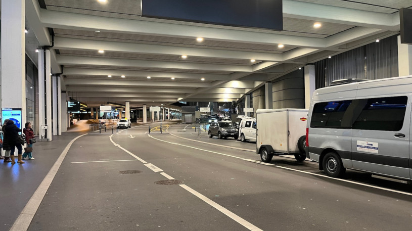 plush74 zurich airport arrivals 2 9 (1)