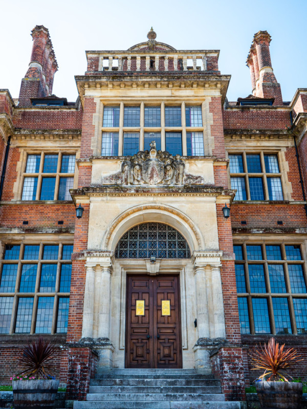 escuela st edwards fachada de la escuela38