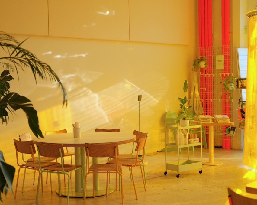 VIBRANT OPEN SPACE CAFE