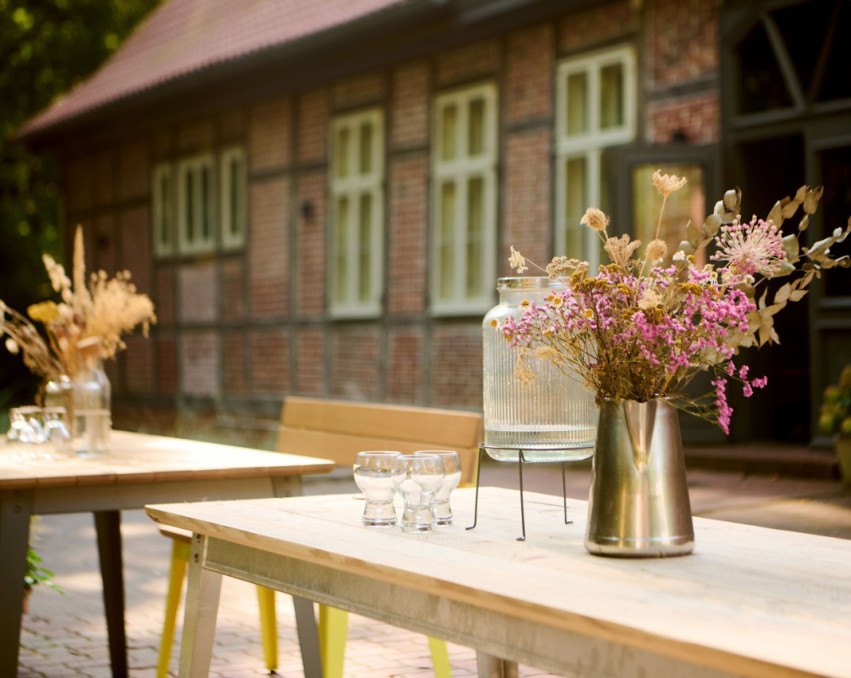 EVENT LOCATION NEAR HAMBURG WITH LARGE OUTDOOR AREA