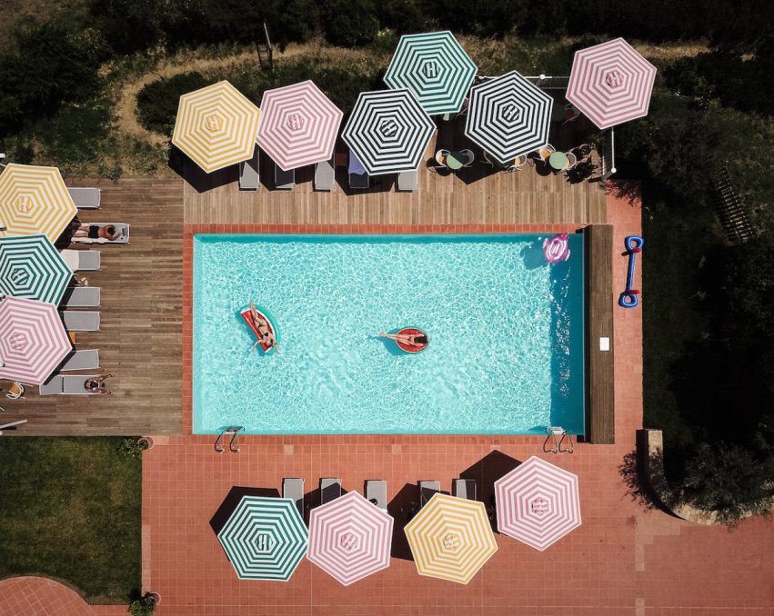 PISCINA CAMPESTRE Y CUBIERTA DE YOGA TOSCANA