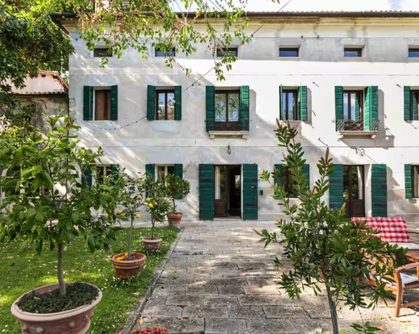 Bright Rustic Itlaian House Bright Rustic Itlaian House