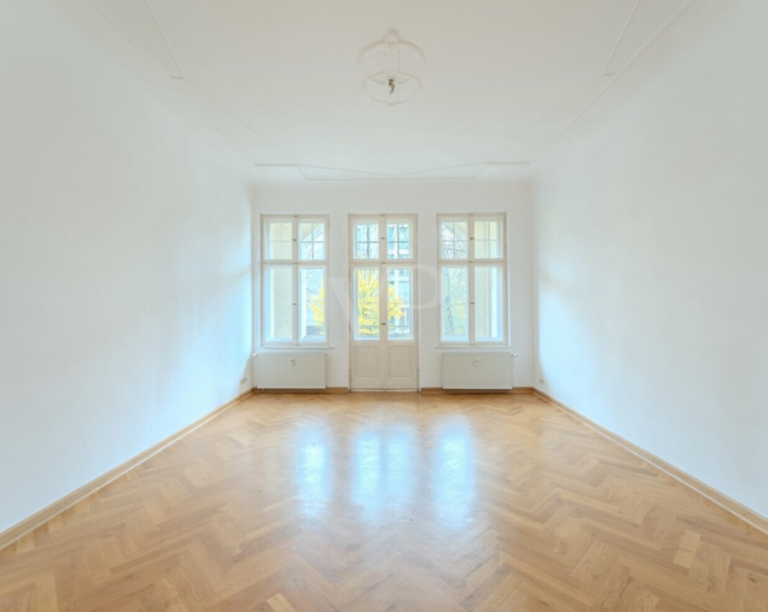 Bright and spacious Berlin Altbau