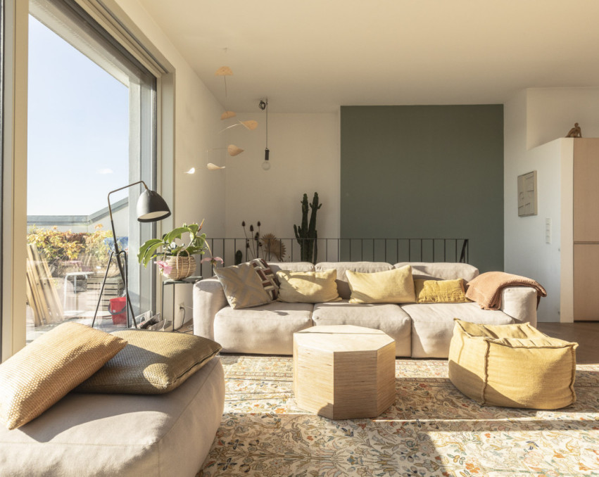 LUMINOUS KREUZBERG MAISONETTE