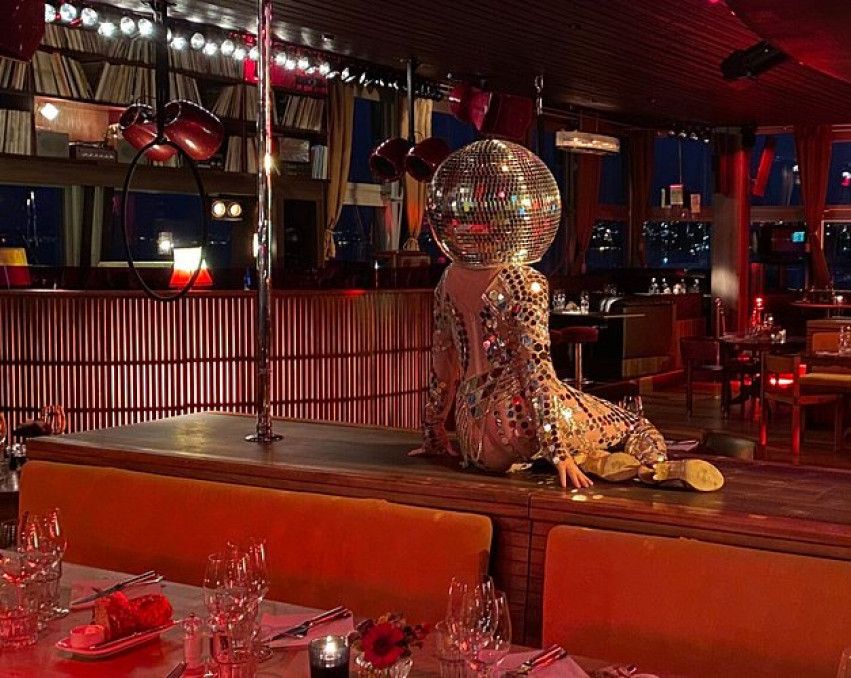 RESTAURANTE EN LA AZOTEA DEL LAGO DE ZURICH