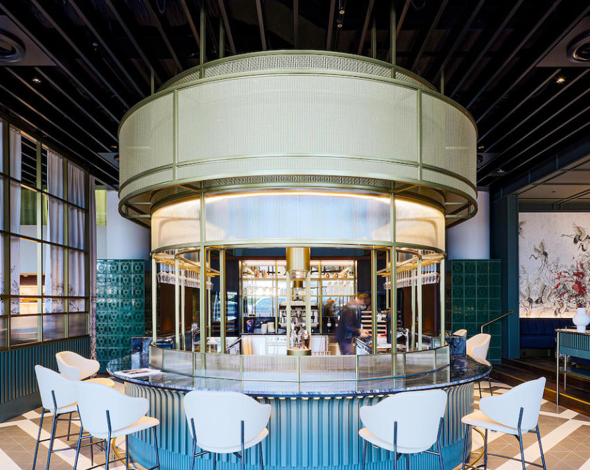 ART DECO LAKE HOTEL