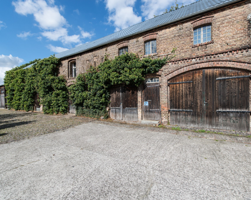 LOFT IN A YARD BERLIN AREA M