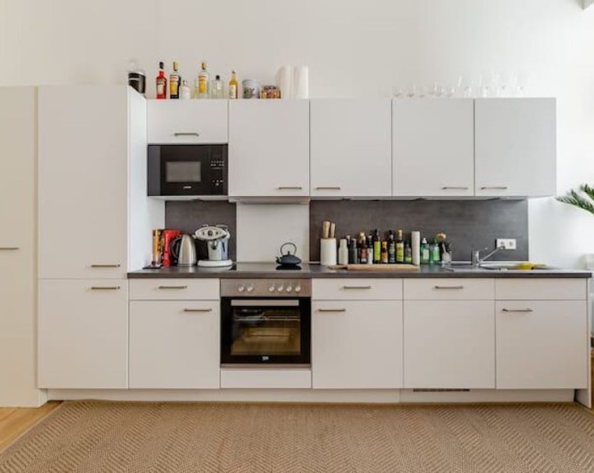 BRIGHT APARTMENT WEST BERLIN