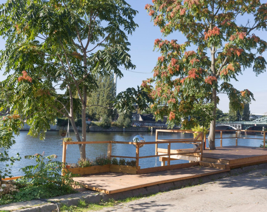 CHARMING INDUSTRIAL TERRACE WITH WATER DOCK