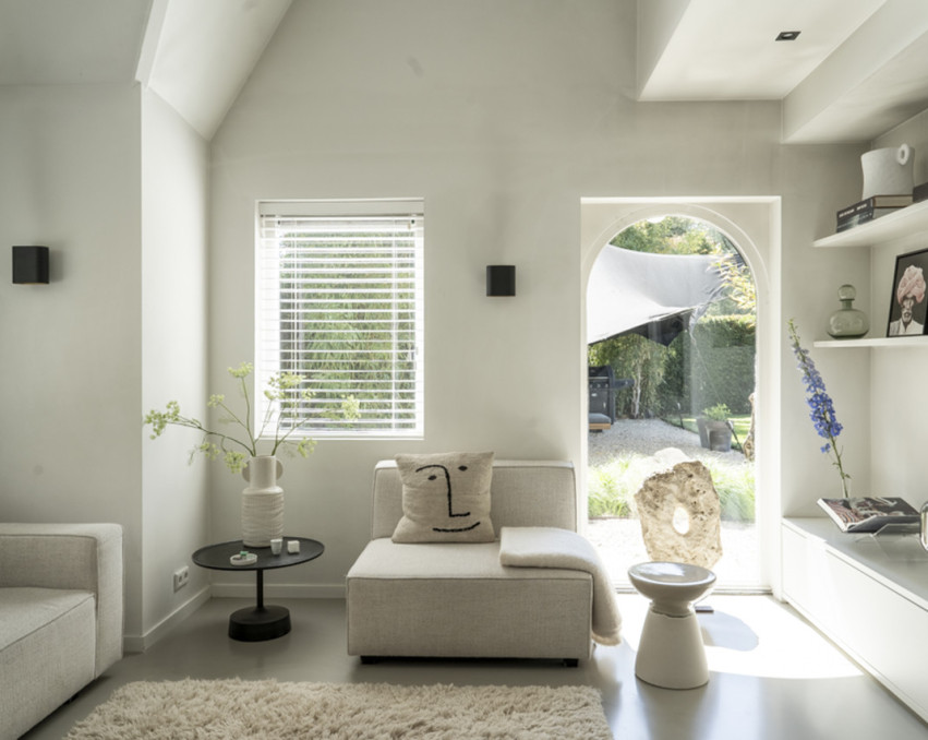 CLEAN MODERN VILLA LAREN