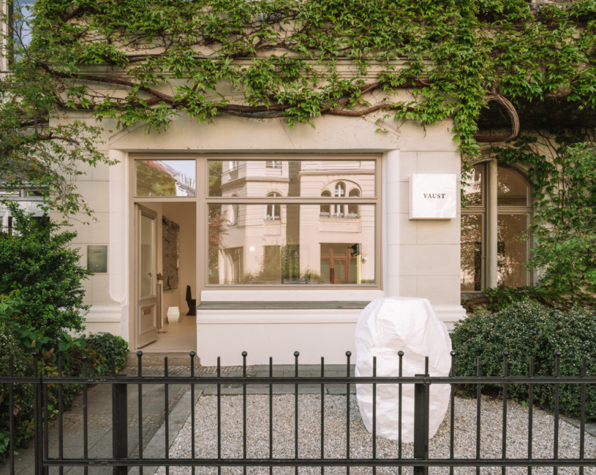 CONTEMPORARY SHOWROOM BERLIN