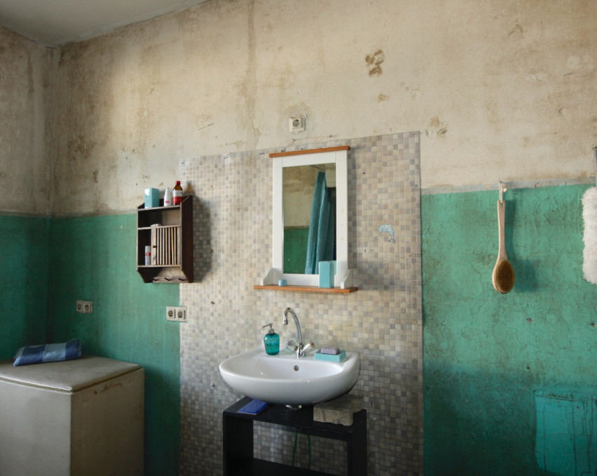 Old Bathroom With Claw Foot Tub Berlin