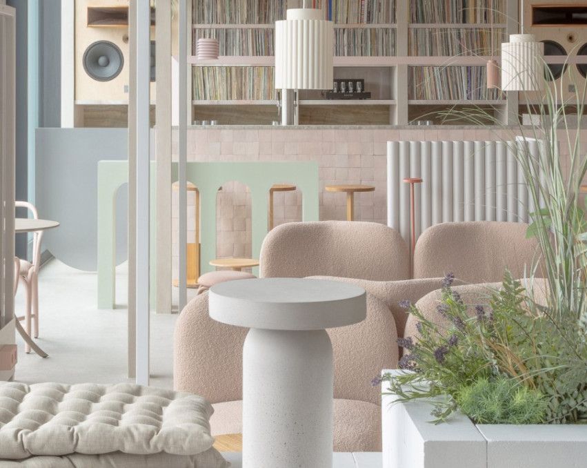 DESIGNER RIVERSIDE LISTENING BAR